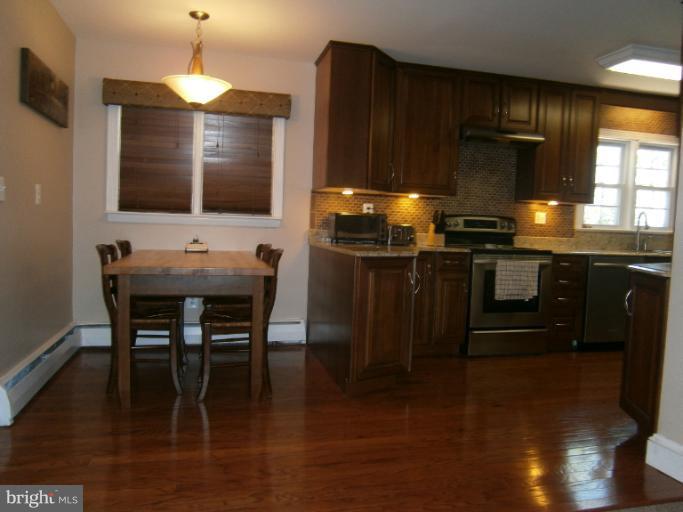 eat in kitchen area