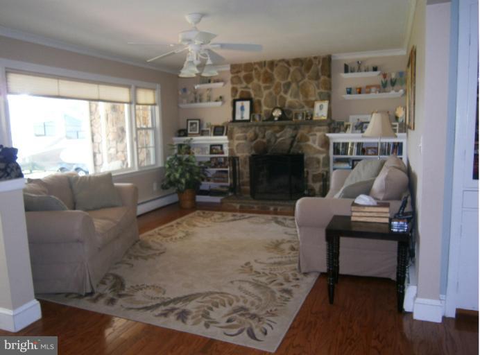 1348 St Michaels Road Mount Airy, MD 21771 - Photo 12 of 27 Living Room