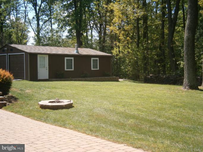 2 car detached garage w/workshop