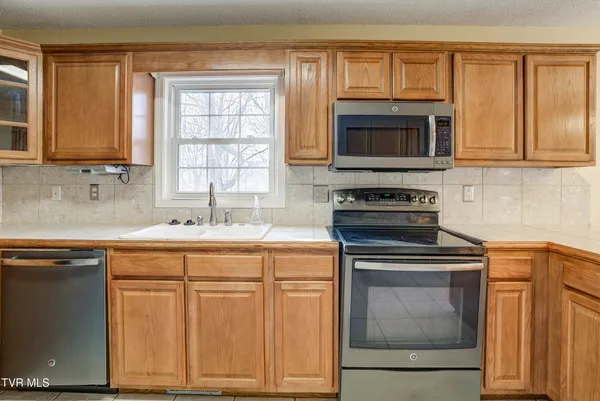 $489,900 | 144 Blue Bird Drive, Johnson City, TN 37601