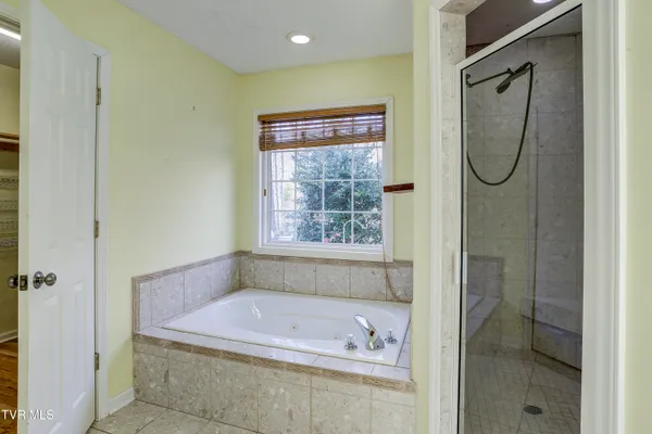 $489,900 | 144 Blue Bird Drive, Johnson City, TN 37601