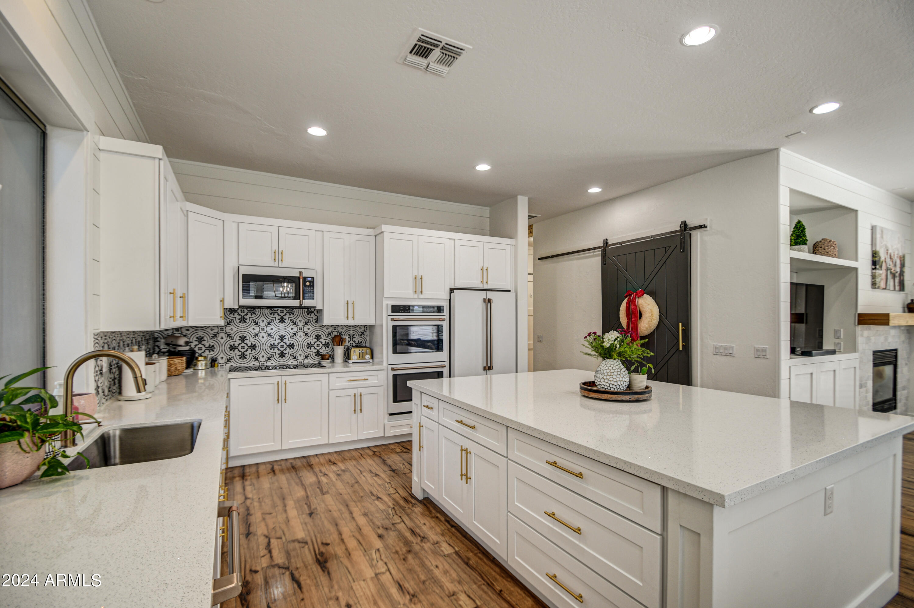 2899 Washington Avenue Gilbert, AZ 85234 - Photo 10 of 45 New Soft Close Cabinets
