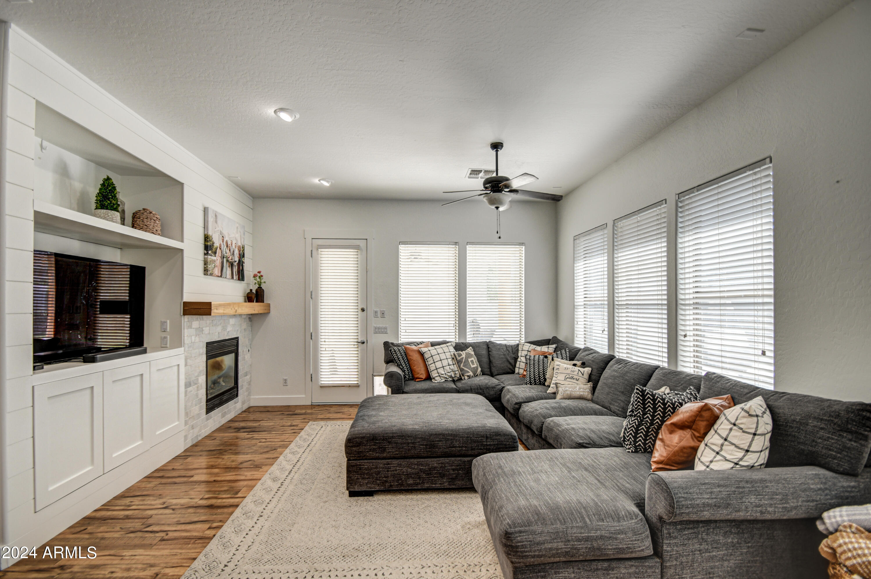 2899 Washington Avenue Gilbert, AZ 85234 - Photo 4 of 45 All One Level