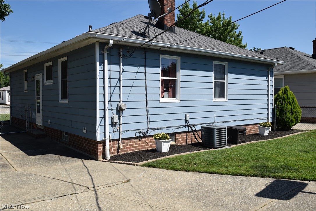 32019 Densmore Road Willowick, OH 44095 - Photo 9 of 30