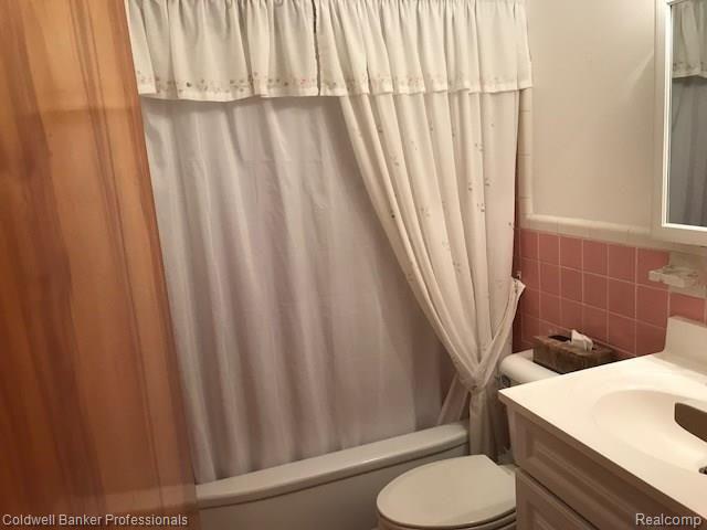 9911 Ruth Avenue Allen Park, MI 48101 - Photo 13 of 18 Full Bath.jpg