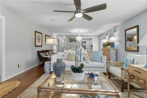 $3,500 | 676 Royal Palm Place, Vero Beach, FL 32960