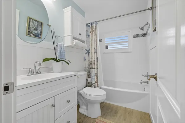 $3,500 | 676 Royal Palm Place, Vero Beach, FL 32960