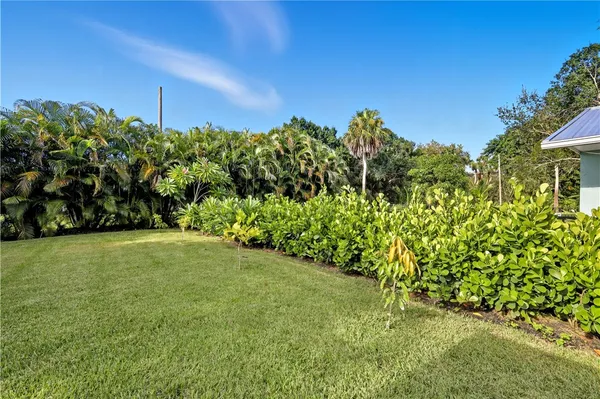 $3,500 | 676 Royal Palm Place, Vero Beach, FL 32960
