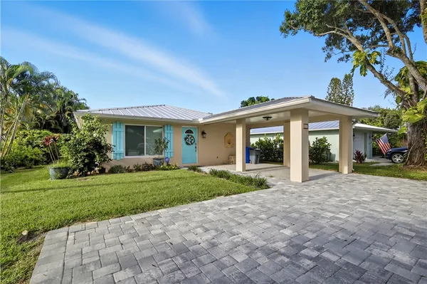$3,500 | 676 Royal Palm Place, Vero Beach, FL 32960
