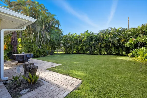 $3,500 | 676 Royal Palm Place, Vero Beach, FL 32960