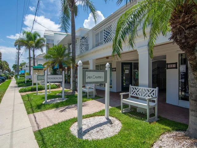 $3,500 | 676 Royal Palm Place, Vero Beach, FL 32960