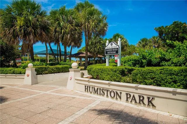 $3,500 | 676 Royal Palm Place, Vero Beach, FL 32960