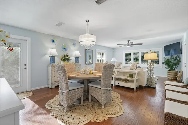 $3,500 | 676 Royal Palm Place, Vero Beach, FL 32960