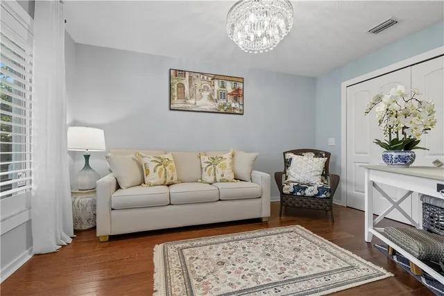 $3,500 | 676 Royal Palm Place, Vero Beach, FL 32960