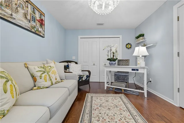 $3,500 | 676 Royal Palm Place, Vero Beach, FL 32960