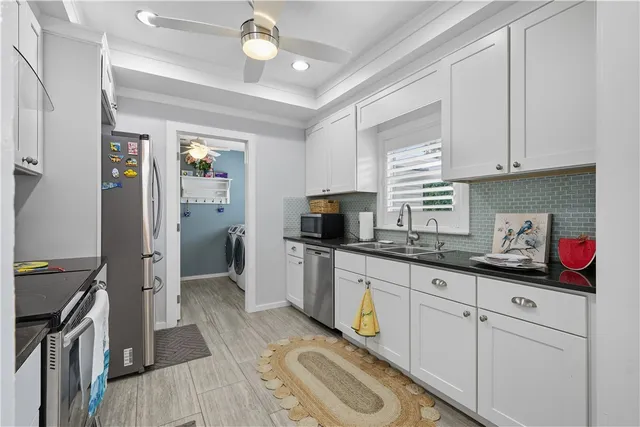 $3,500 | 676 Royal Palm Place, Vero Beach, FL 32960