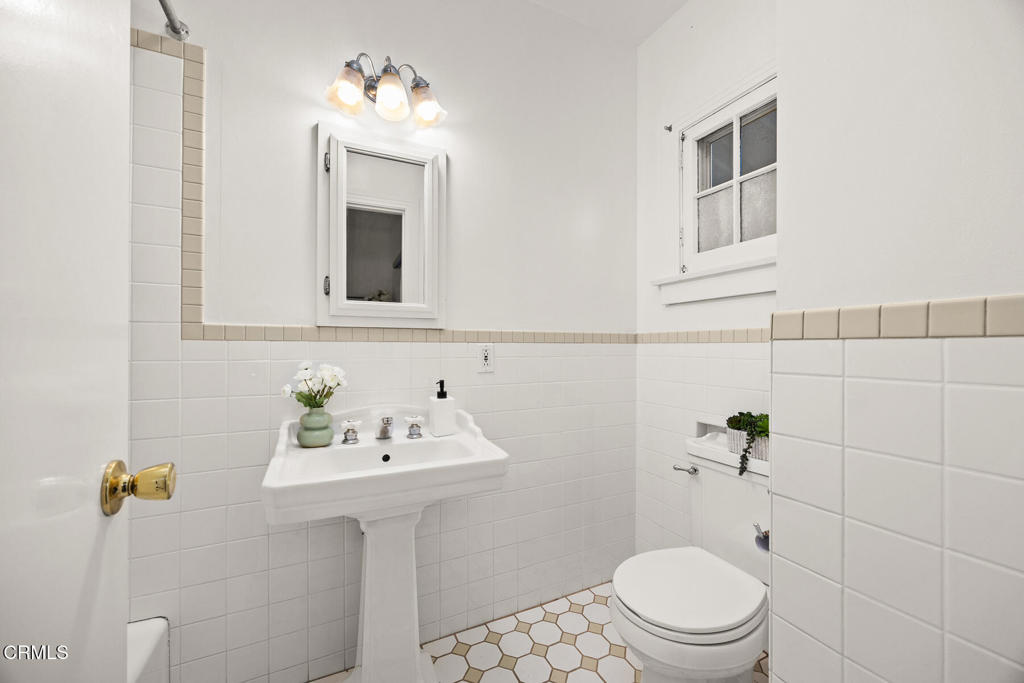 1870 Brigden Road Pasadena, CA 91104 - Photo 25 of 46 a bathroom with a sink toilet and mirror