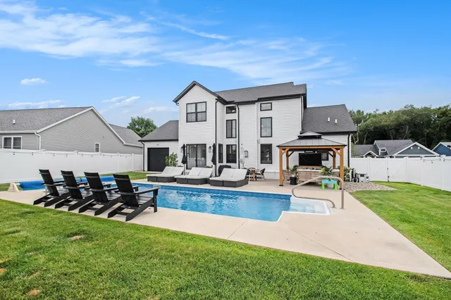 $664,000 | 1602 Cobble Hills Drive, Osceola, IN 46561