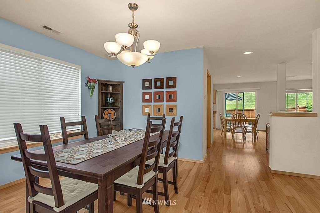 249 Edmonds Place Northeast Renton, WA 98056 - Photo 9 of 20 Gallery Image 9