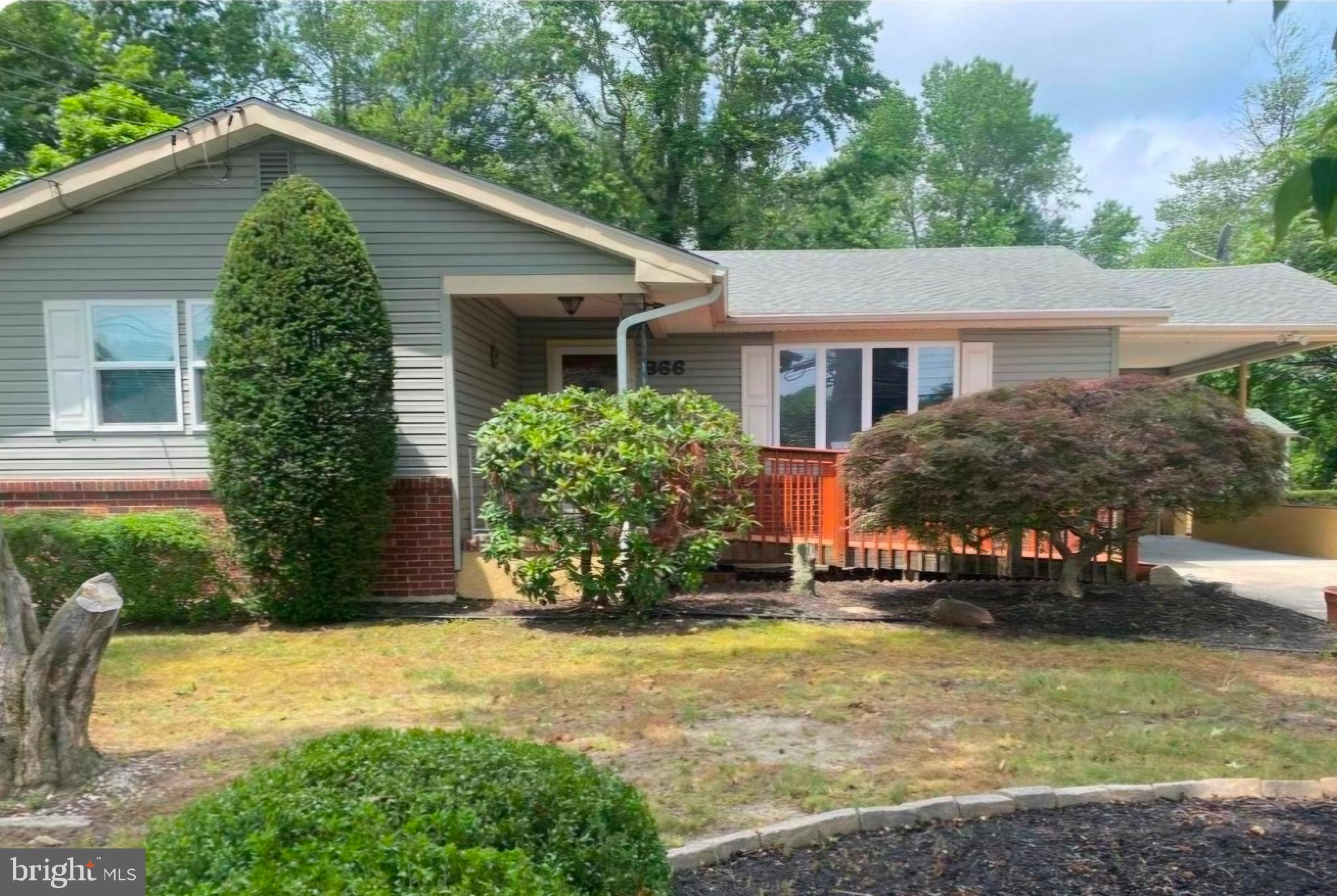 a view of a house with backyard and garden