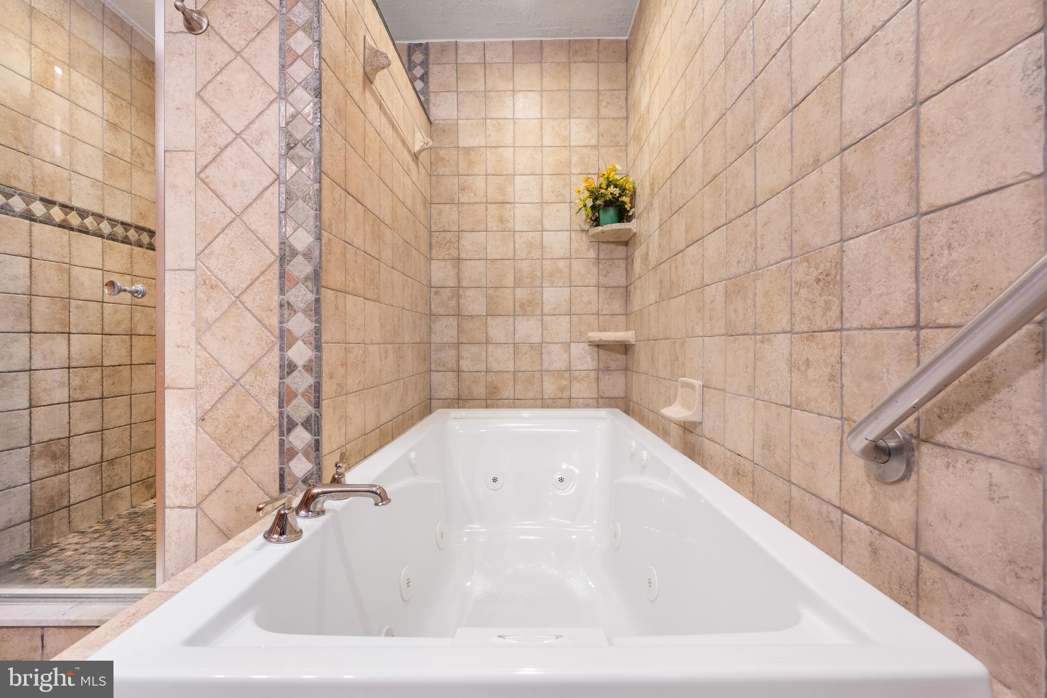 866 North Brewster Road Vineland, NJ 08361 - Photo 29 of 46 a bathroom with a bathtub