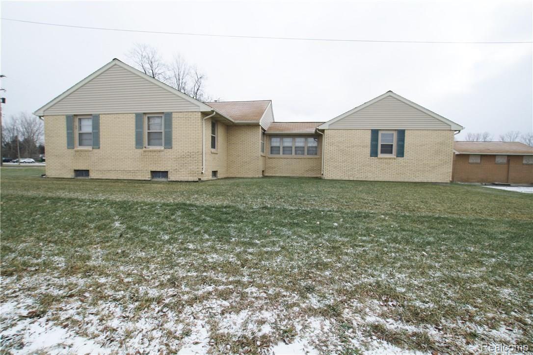 4218 Davison Road Burton, MI 48509 - Photo 9 of 36 IMG_7458.JPG