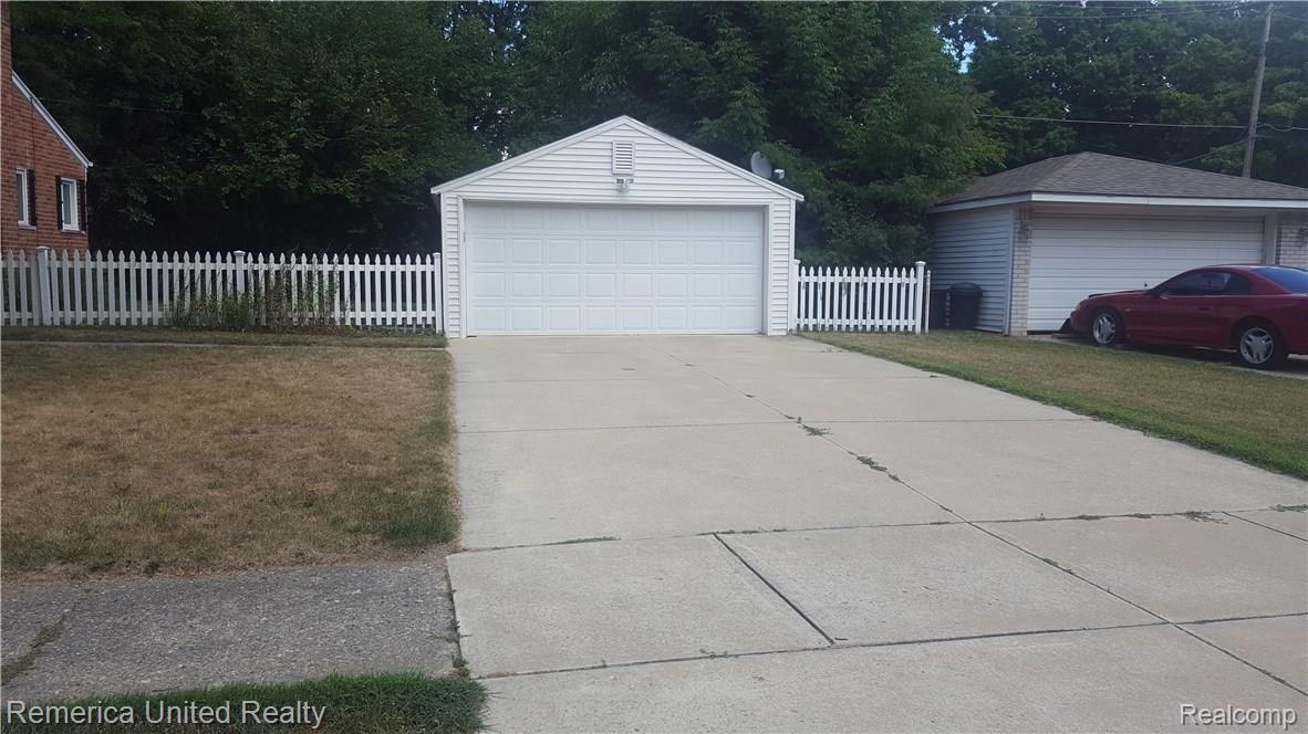 31838 Marblehead Road Farmington, MI 48336 - Photo 20 of 22 20160806_142111 (1).jpg