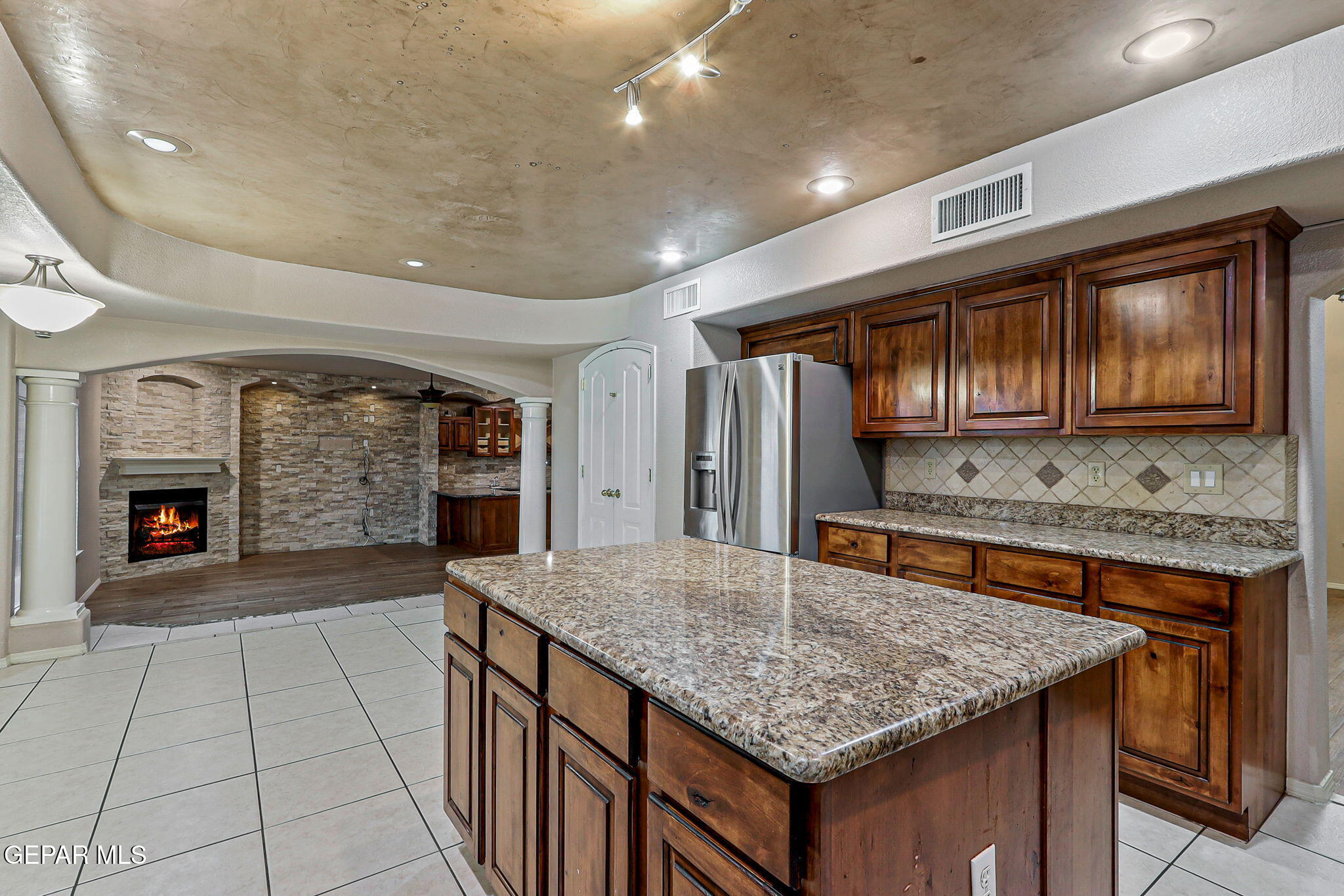 3644 Tierra Inca Drive El Paso, TX 79938 - Photo 17 of 53 a kitchen with stainless steel appliances granite countertop a kitchen island a stove and a sink