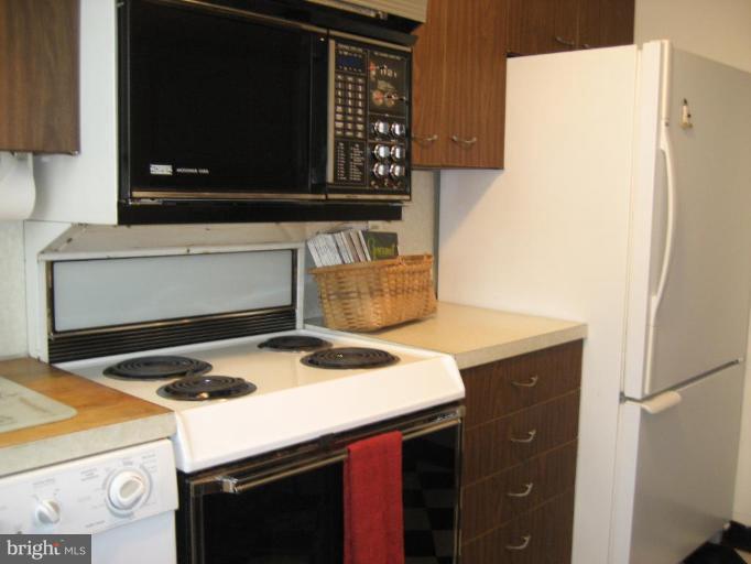 2533 Pickwick Road Baltimore, MD 21207 - Photo 2 of 12 Kitchen