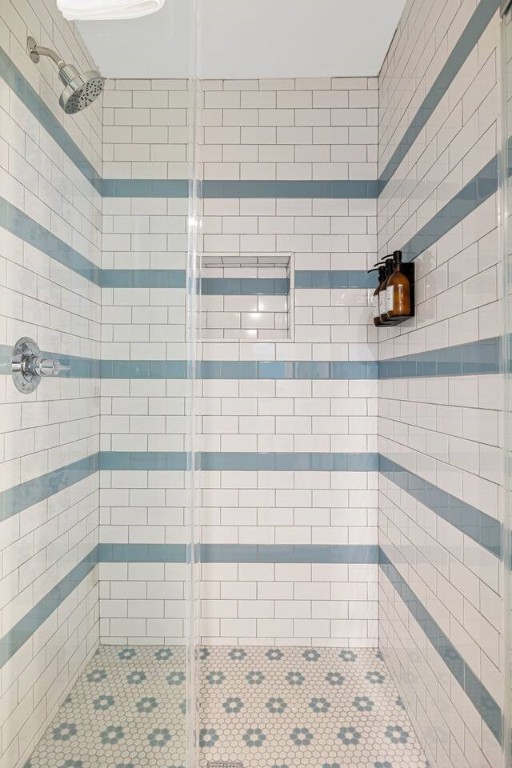3236 Binz Street Houston, TX 77004 - Photo 18 of 50 a bathroom with a shower