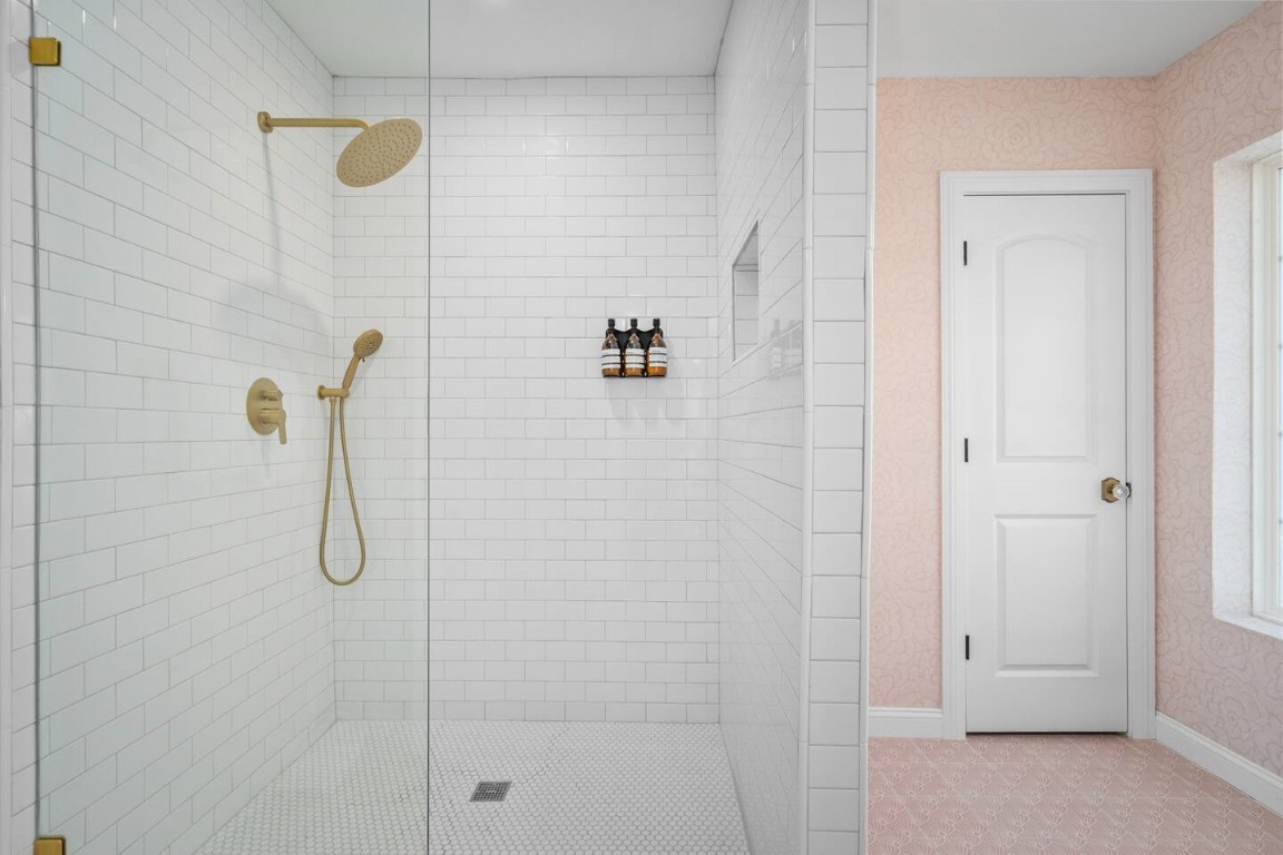 3236 Binz Street Houston, TX 77004 - Photo 42 of 50 a bathroom with a shower