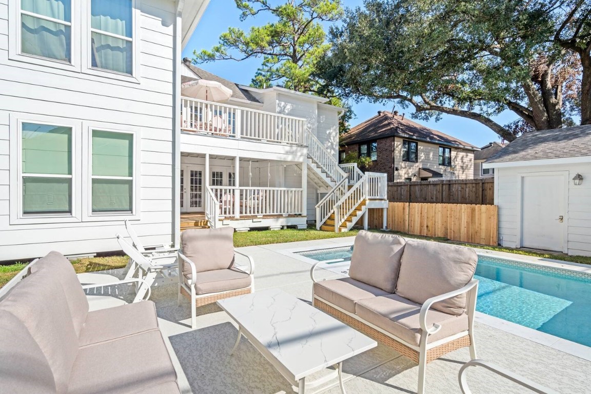 3236 Binz Street Houston, TX 77004 - Photo 45 of 50 a view of a house with backyard and sitting area