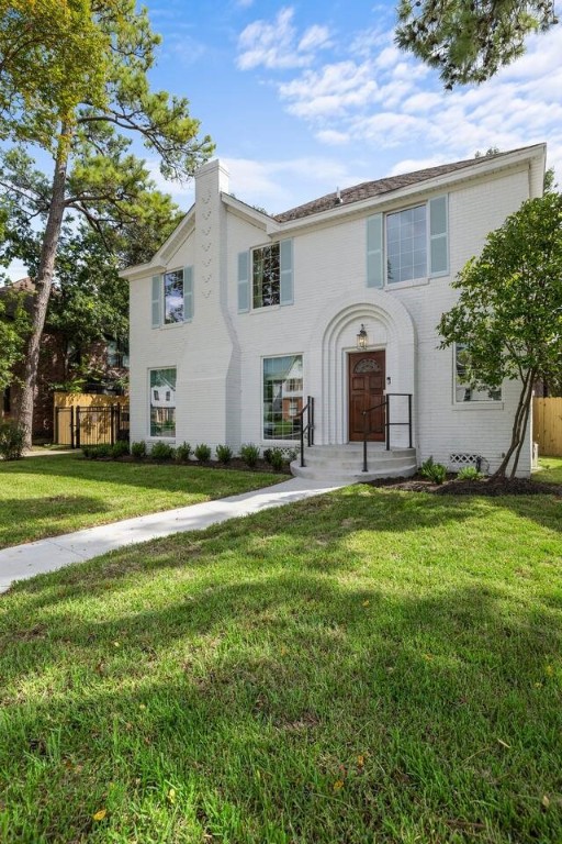3236 Binz Street Houston, TX 77004 - Photo 50 of 50 a front view of house with yard and green space