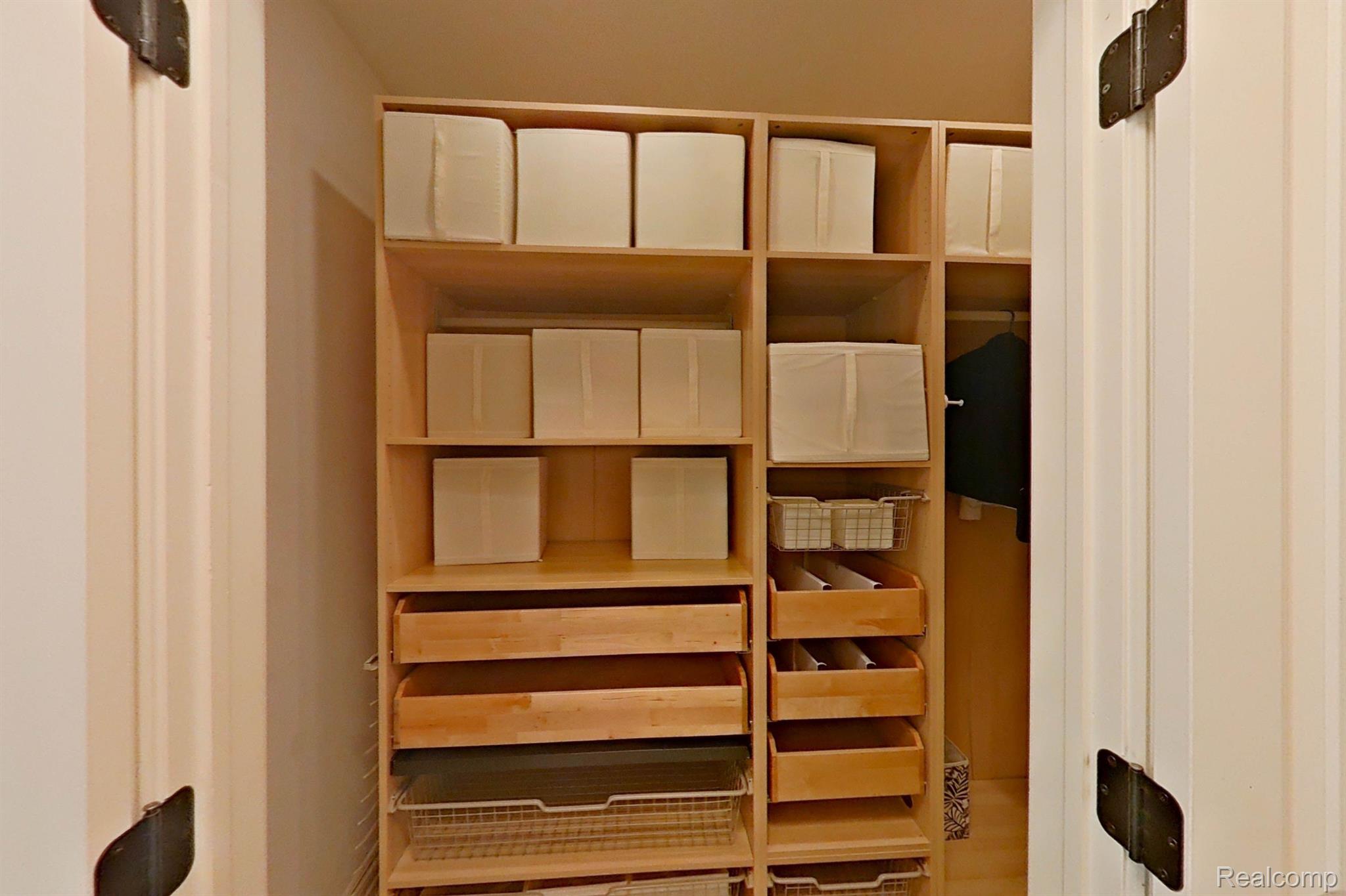 45890 South Stonewood Road Canton, MI 48187 - Photo 37 of 65 Gallery Image 37