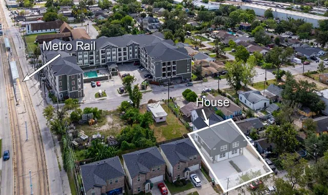 $2,250 | 203 Danna Lane, Unit A, Houston, TX 77009