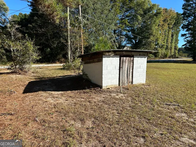a view of a yard with a tree