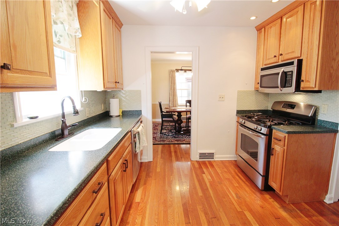 2472 Saybrook Road Cleveland, OH 44118 - Photo 23 of 41