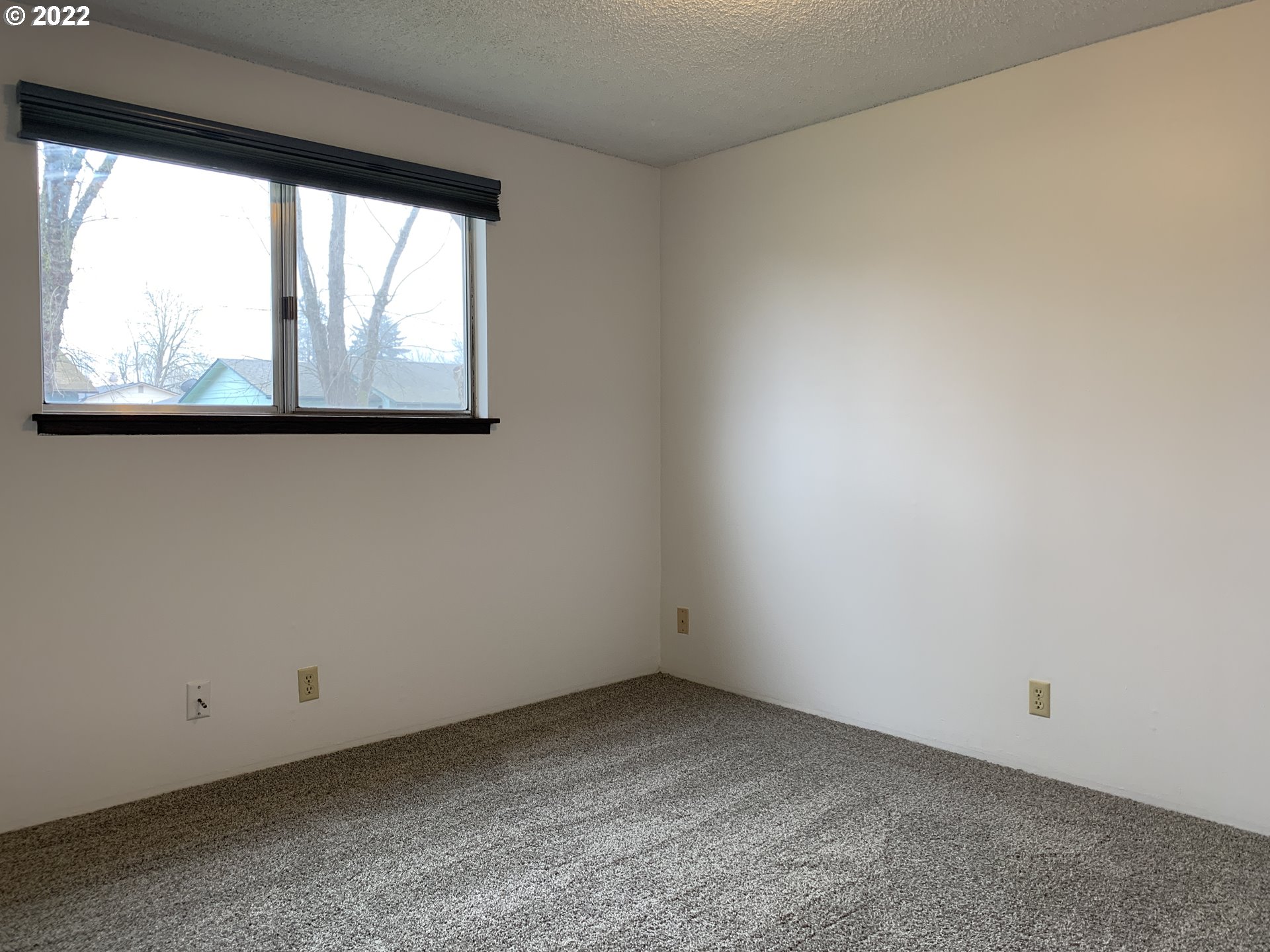 296 South 50th Place Springfield, OR 97478 - Photo 14 of 32 an empty room with a window