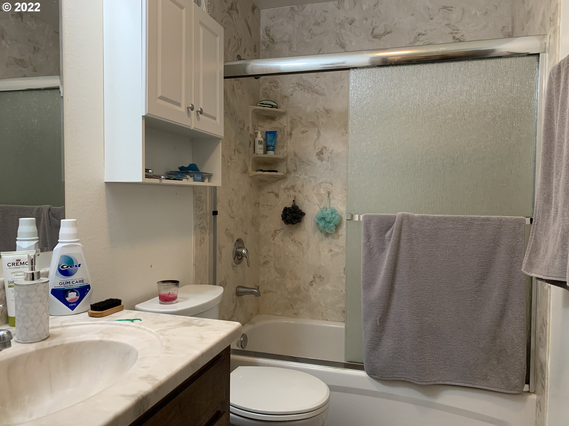296 South 50th Place Springfield, OR 97478 - Photo 30 of 32 a bathroom with a sink a toilet and shower