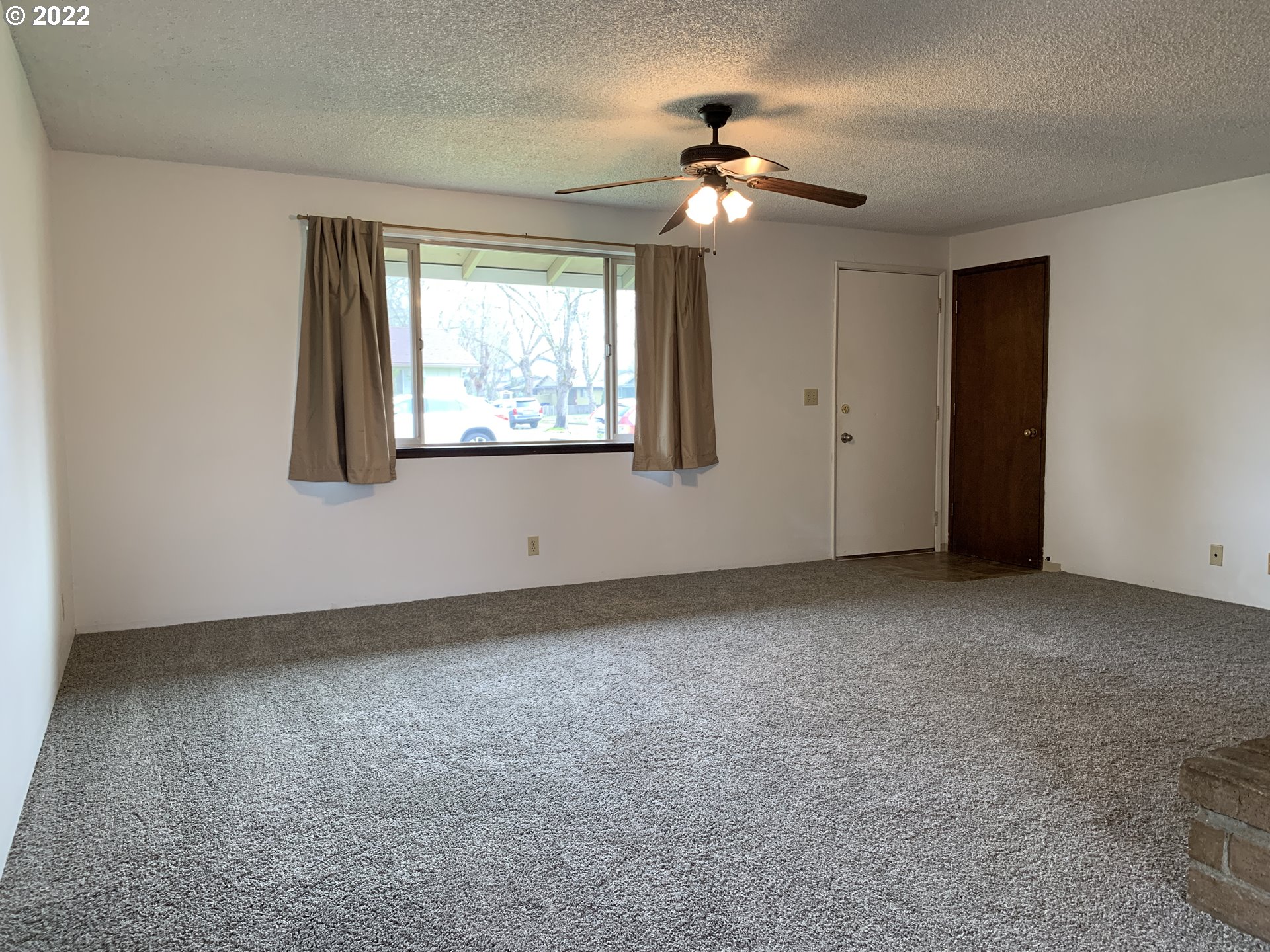 296 South 50th Place Springfield, OR 97478 - Photo 6 of 32 a view of an empty room with a window
