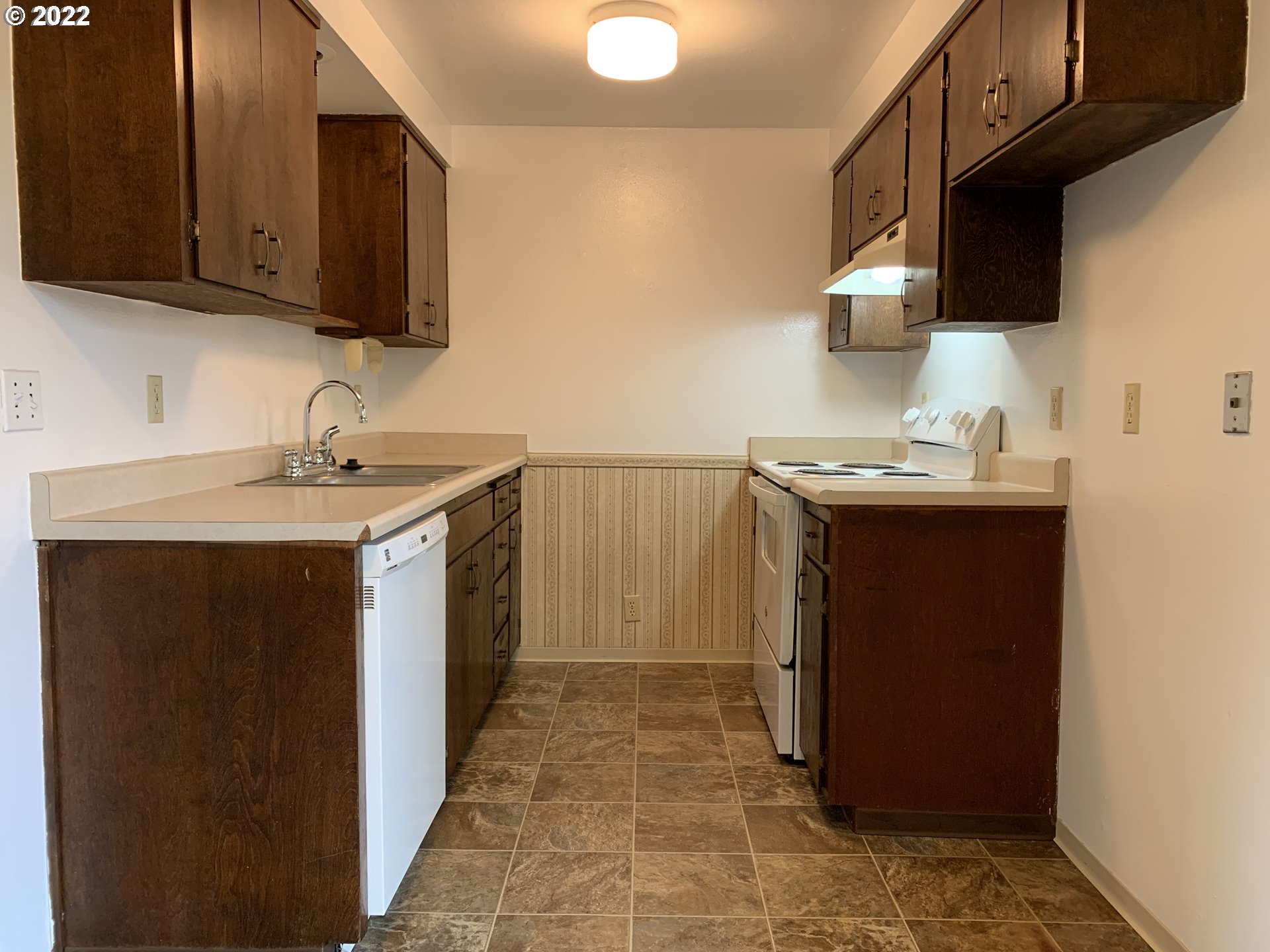296 South 50th Place Springfield, OR 97478 - Photo 8 of 32 a kitchen with a sink stove and cabinets