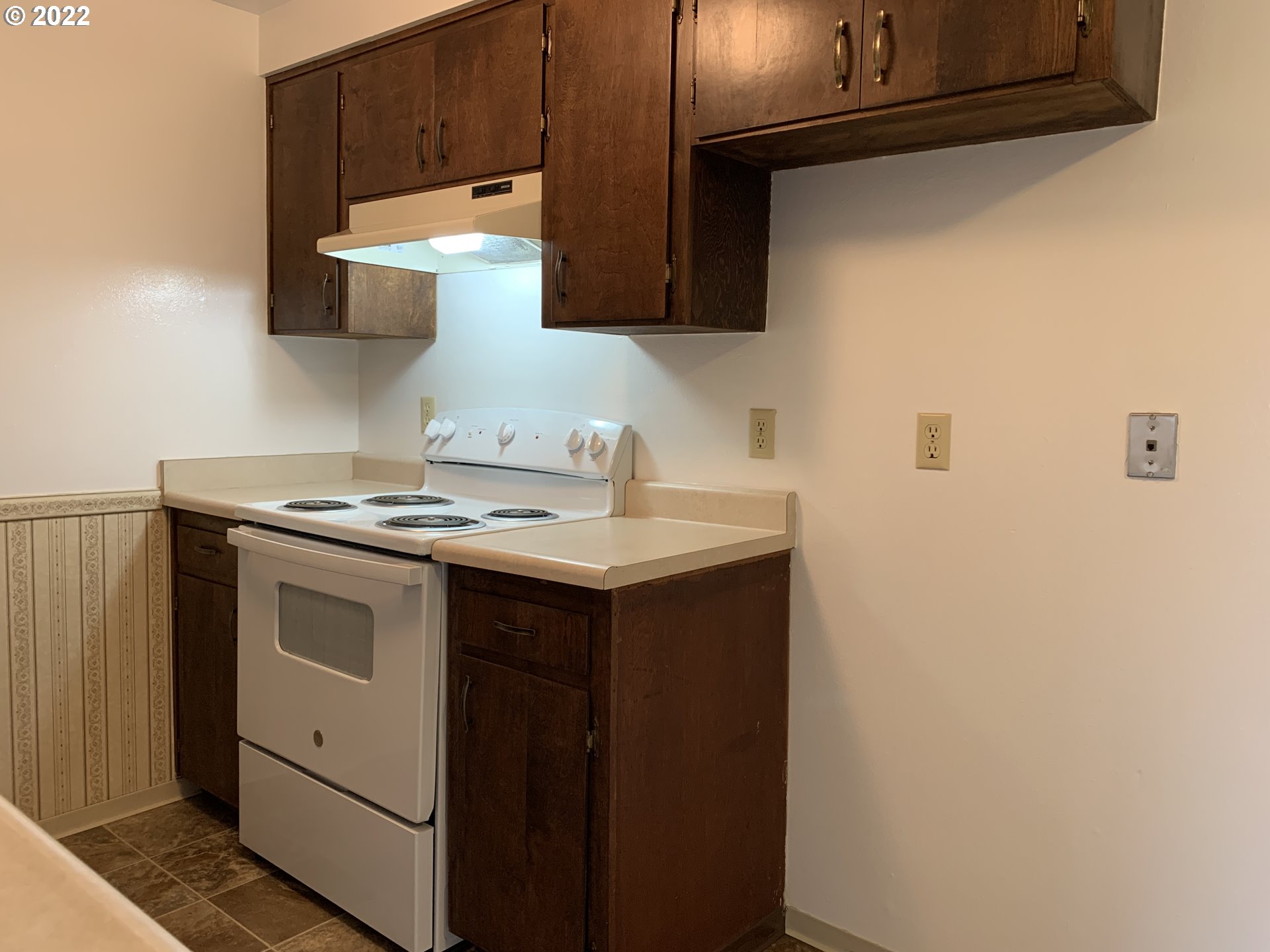 296 South 50th Place Springfield, OR 97478 - Photo 10 of 32 a kitchen with a sink and cabinets