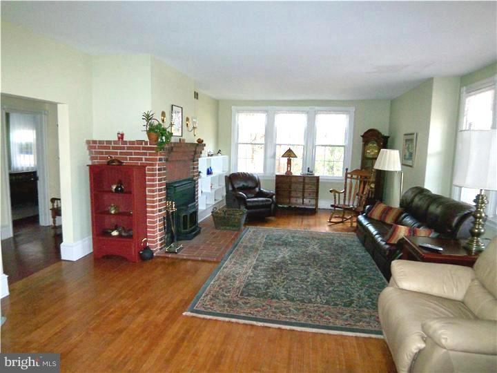 124 Icedale Road Honey Brook, PA 19344 - Photo 11 of 25 Living Room