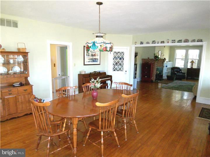 124 Icedale Road Honey Brook, PA 19344 - Photo 9 of 25 Dining Room
