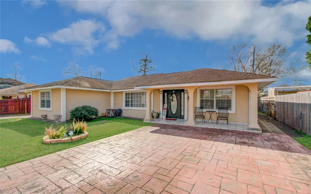 $715,900 | 1421 Glenmore Forest Street, Houston, TX 77055