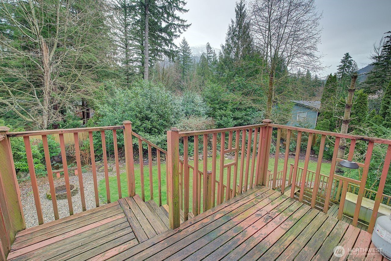 44212 Fir Road Gold Bar, WA 98251 - Photo 16 of 34 a view of balcony with wooden floor and fence