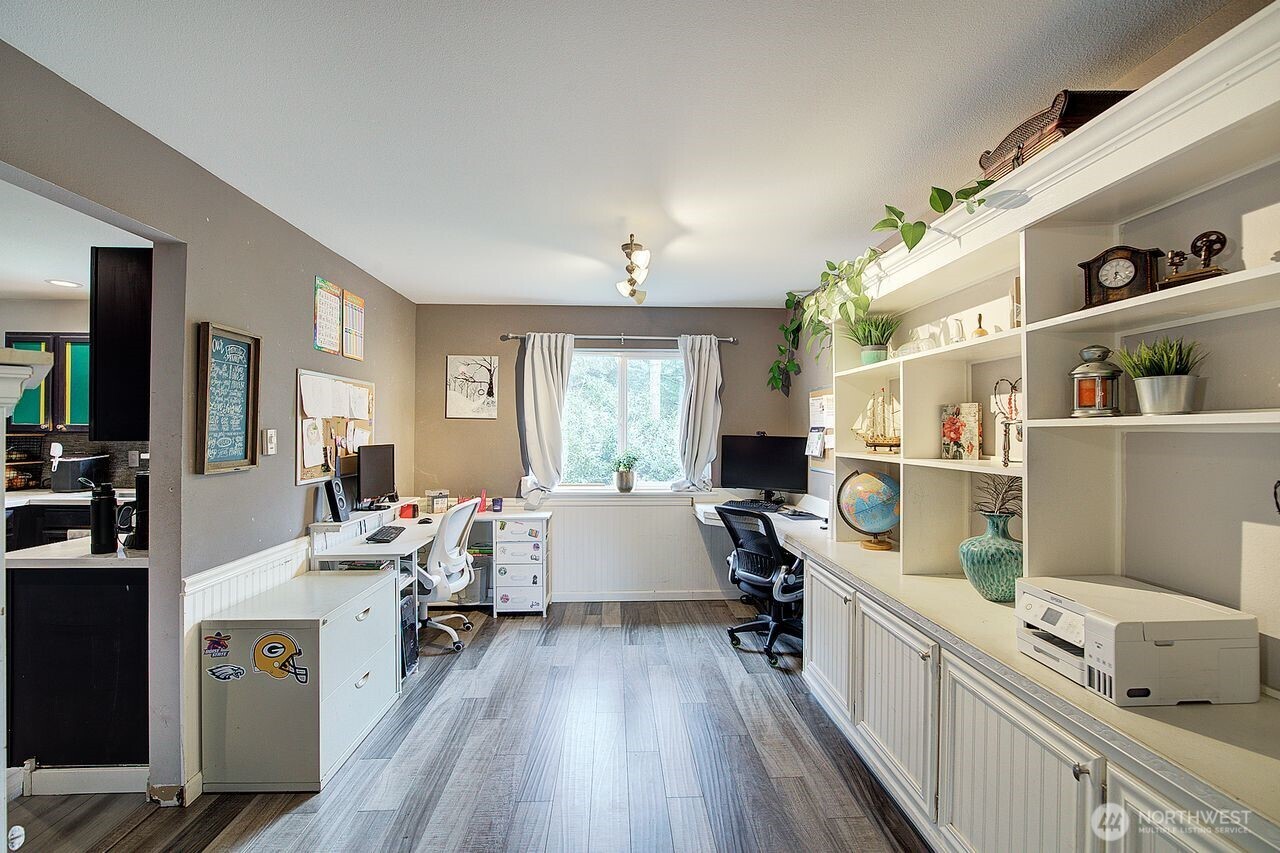 44212 Fir Road Gold Bar, WA 98251 - Photo 18 of 34 a living room with furniture and a wooden floor