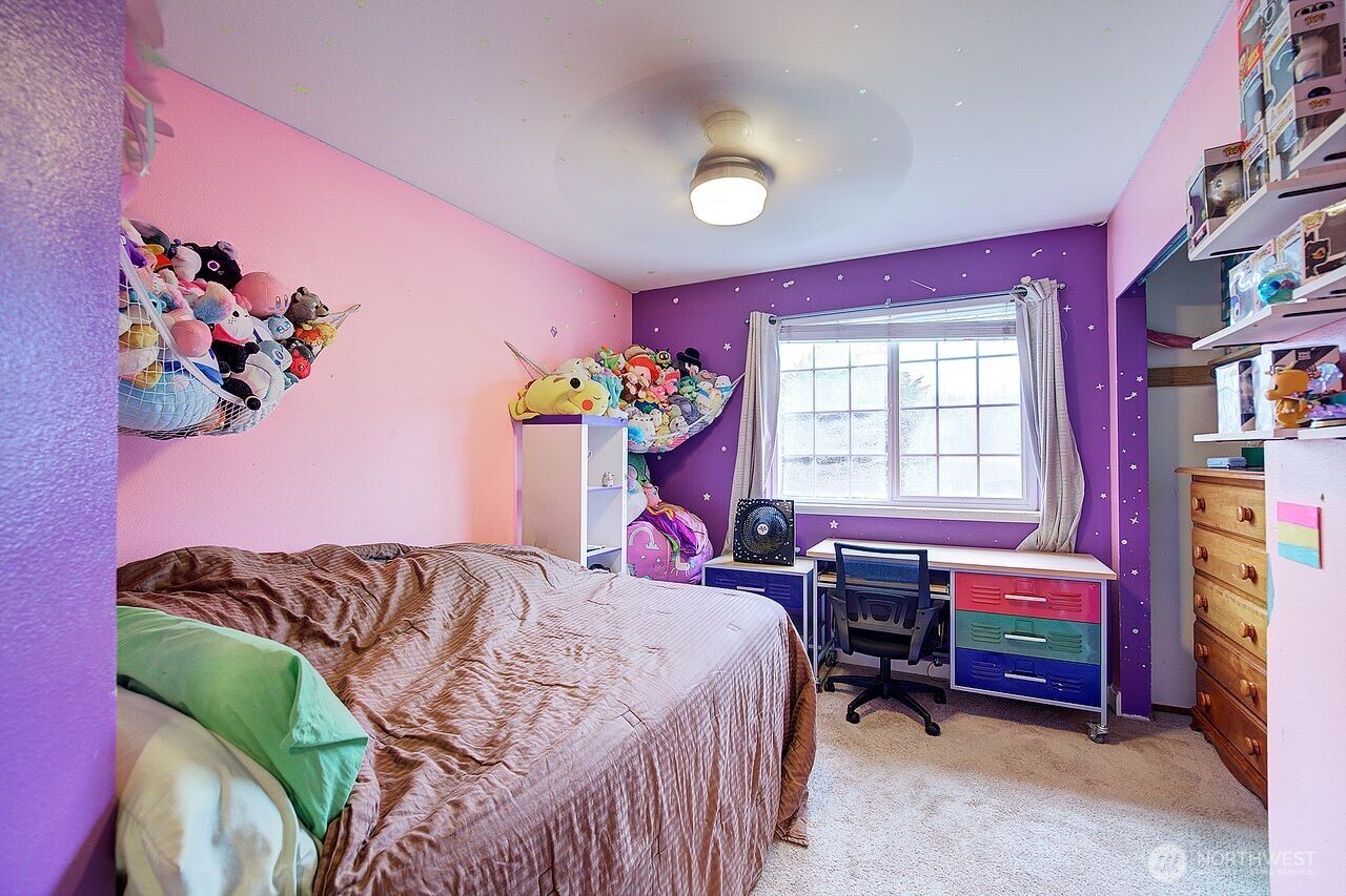 44212 Fir Road Gold Bar, WA 98251 - Photo 25 of 34 a bedroom with a bed and a window