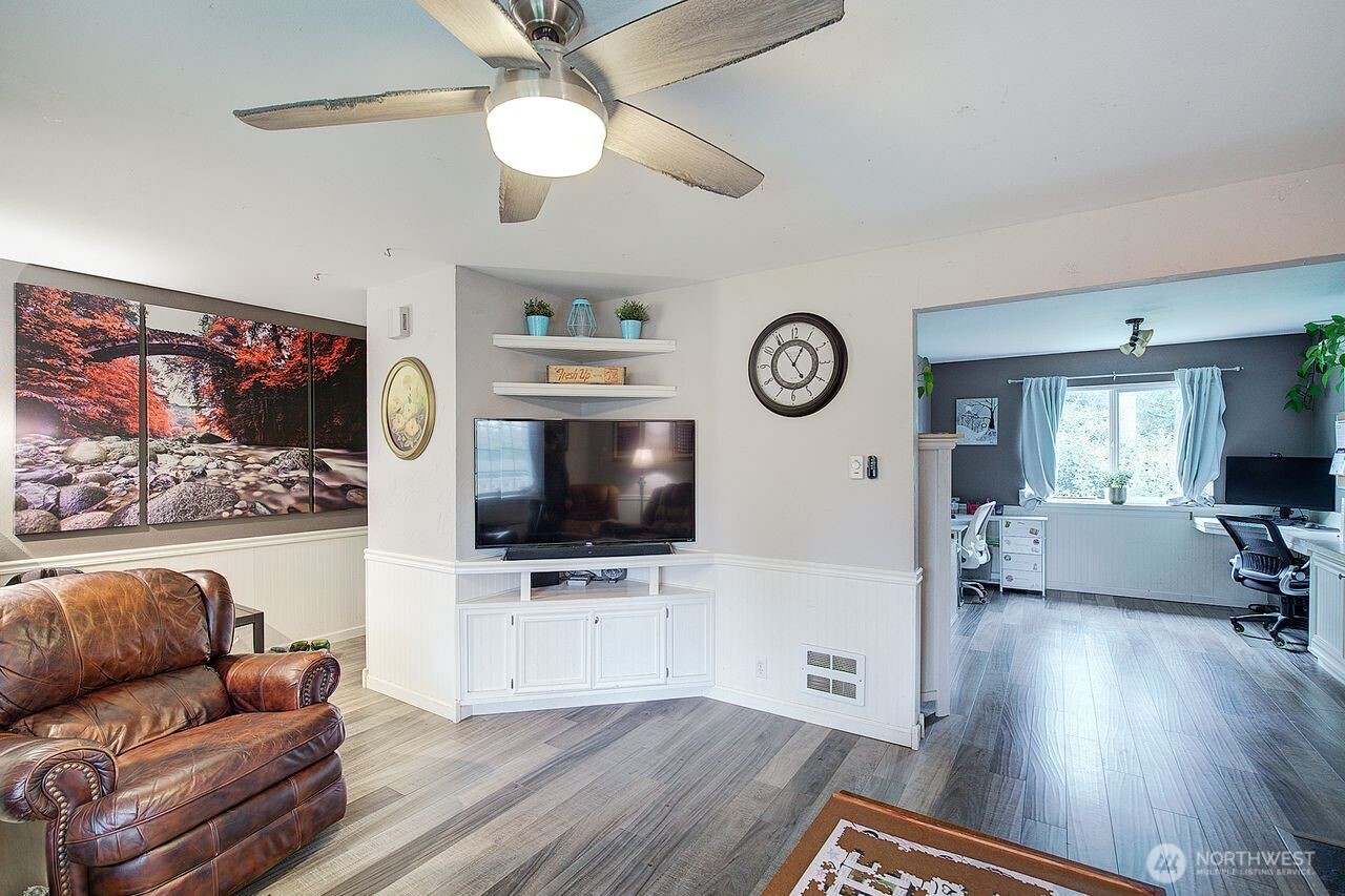 44212 Fir Road Gold Bar, WA 98251 - Photo 7 of 34 a living room with furniture and a flat screen tv