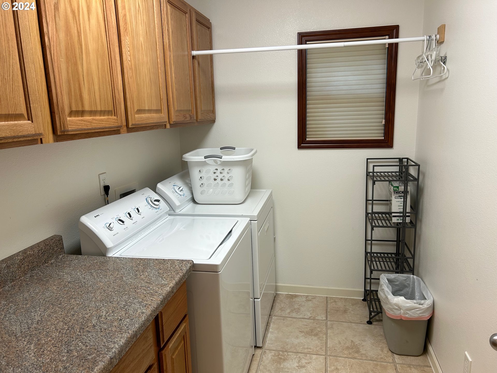 87179 Munsel Lake Road Florence, OR 97439 - Photo 20 of 27 a utility room with dryer and washer
